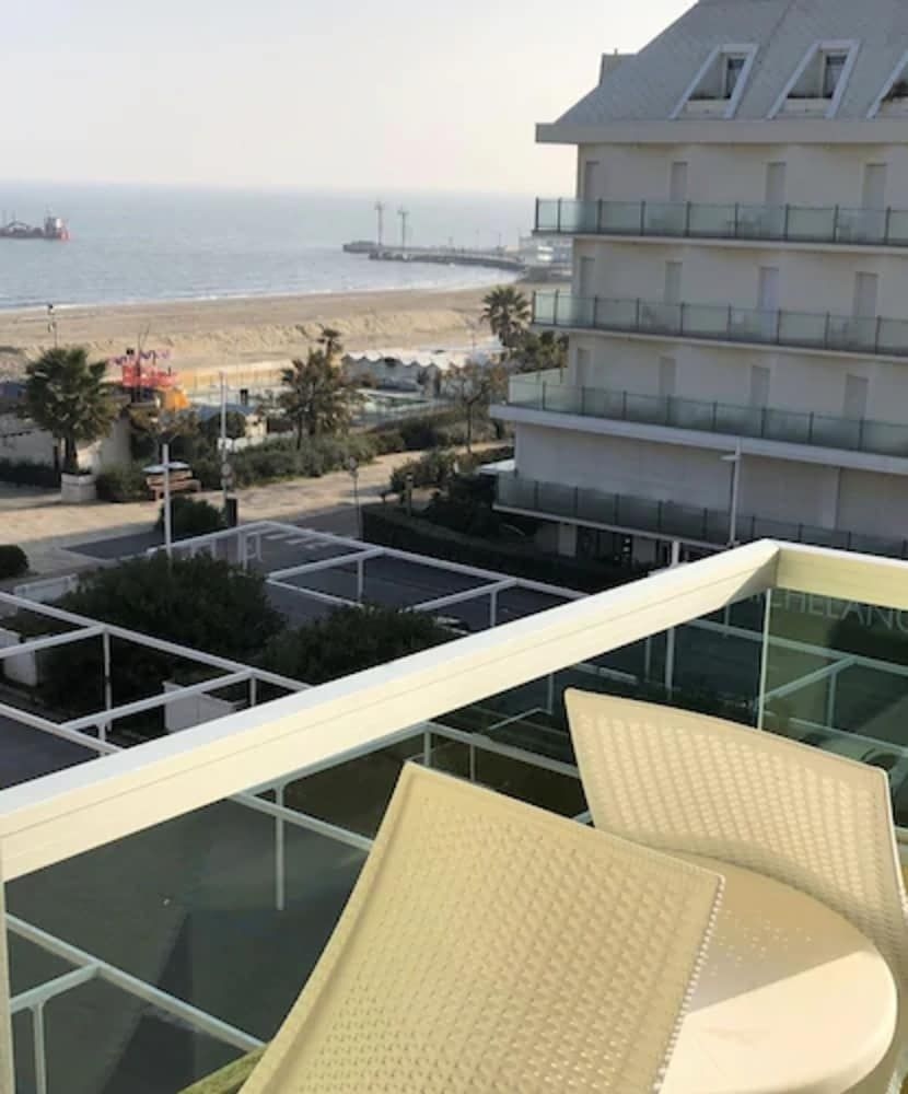 Hotel Montecarlo0