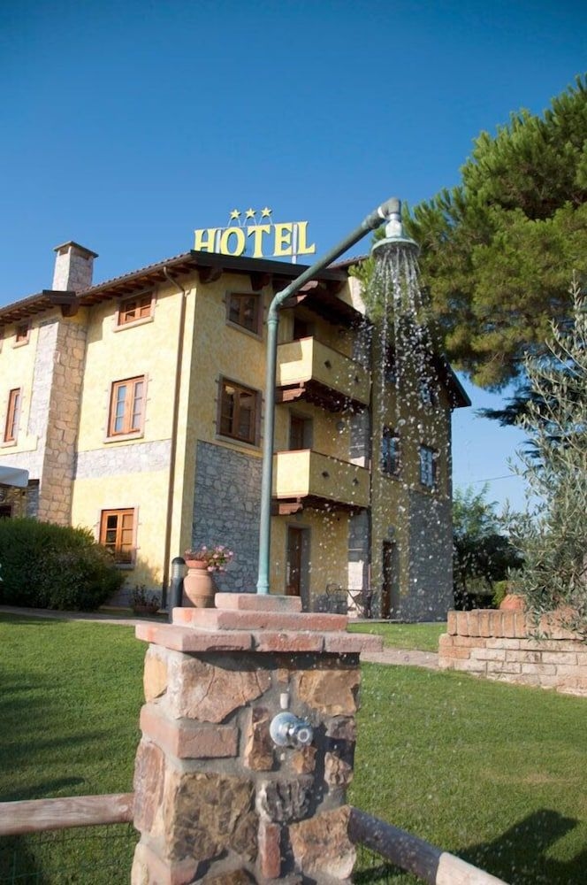 Tenuta La Lupa2