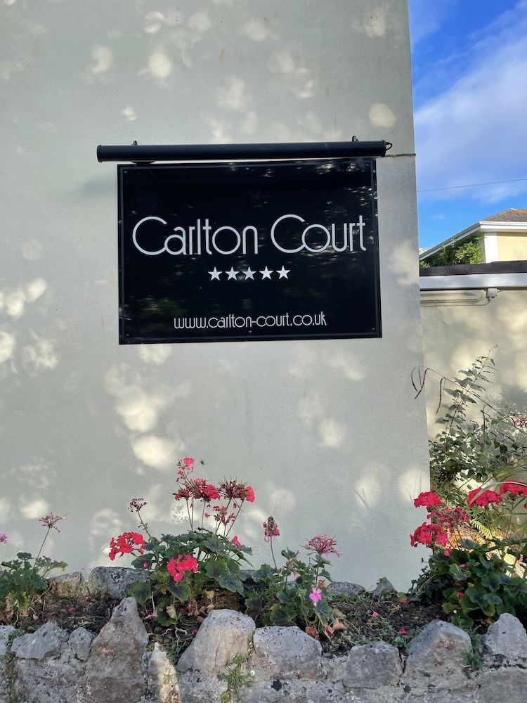 Carlton Court0