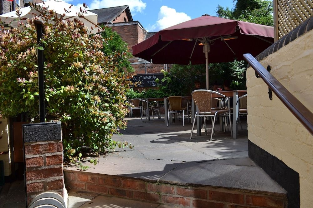 Cromwell's Inn0