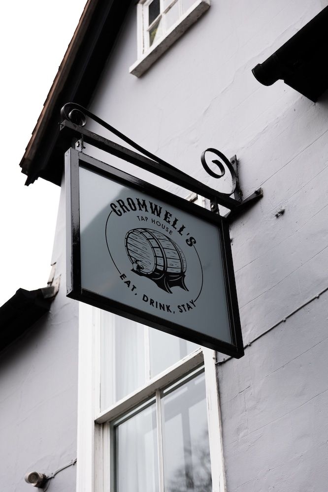 Cromwell's Inn1