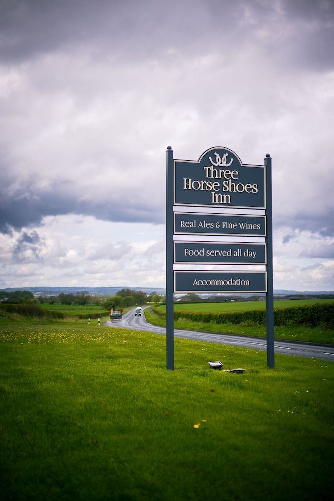 Three Horseshoes Inn1