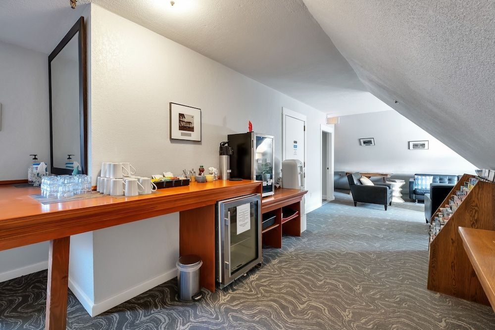 College Inn Seattle4