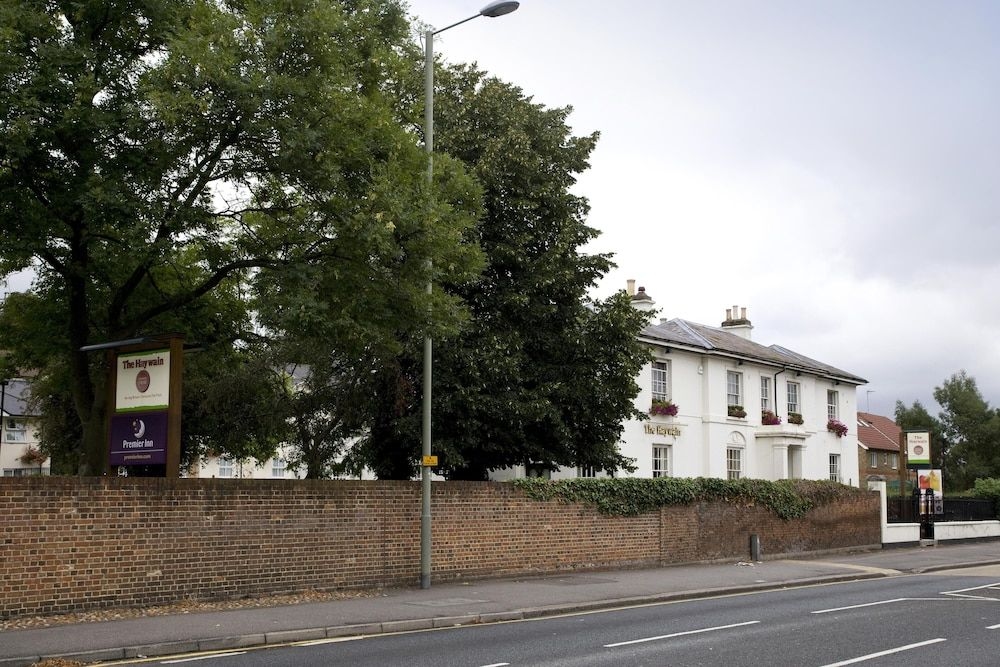 Premier Inn Epsom Central1