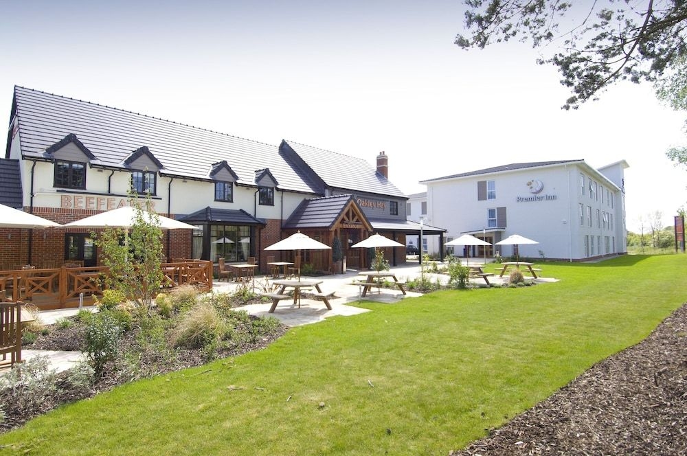 Premier Inn Corby3