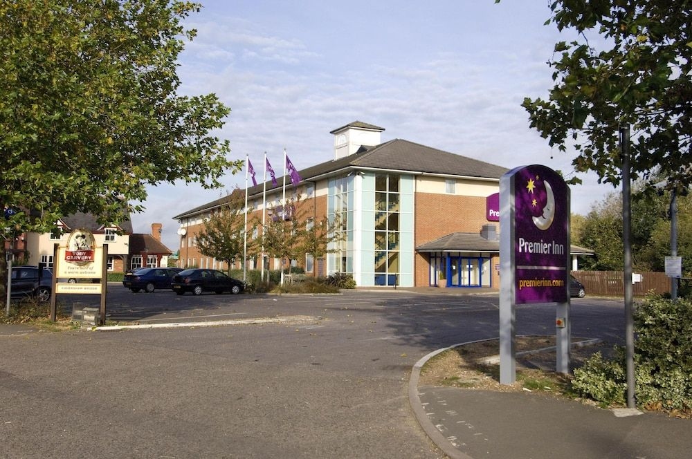 Premier Inn Reading (Caversham Bridge)1
