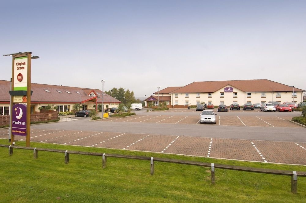 Premier Inn Oldham Central4