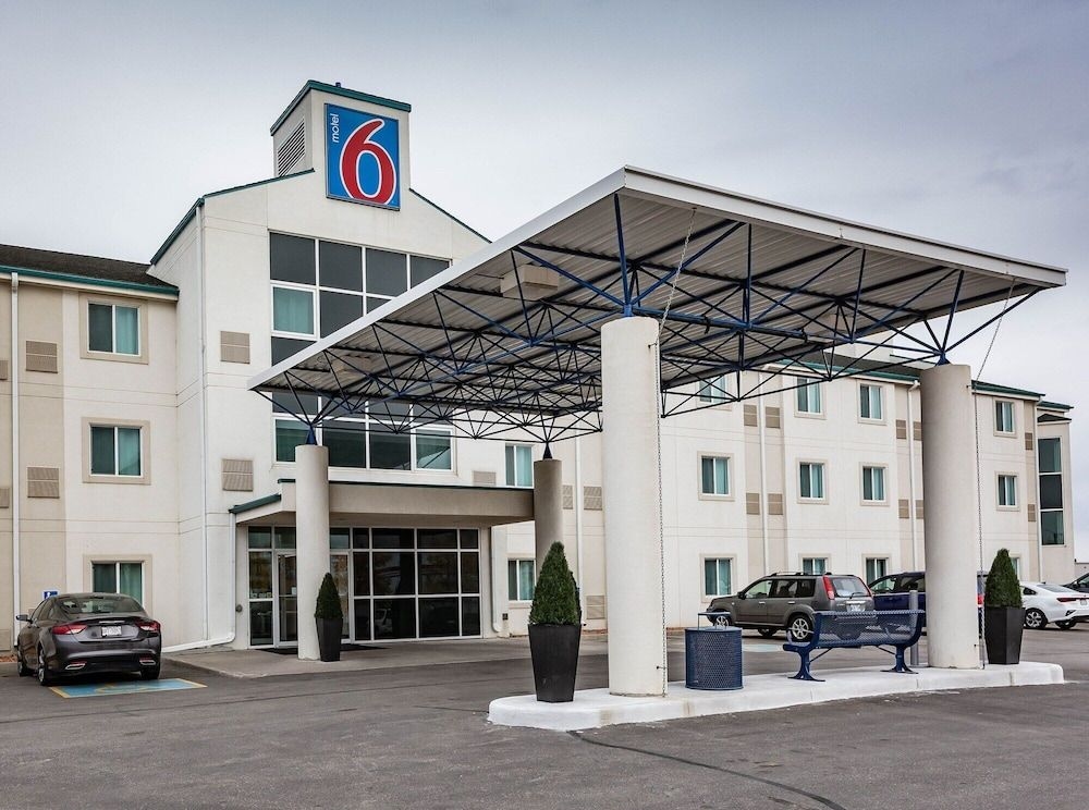 Motel 6 Saskatoon3