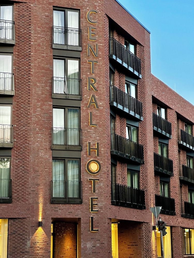 Central Hotel2
