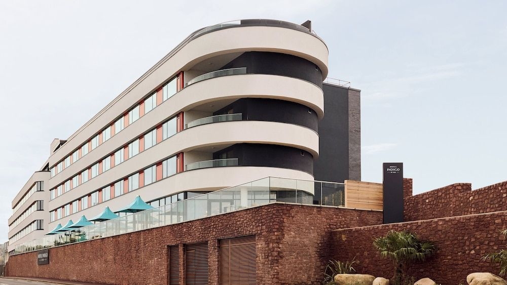 Corbyn Head Hotel1