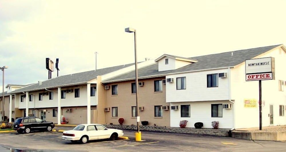 Luxury Inn & Suites Lincoln1