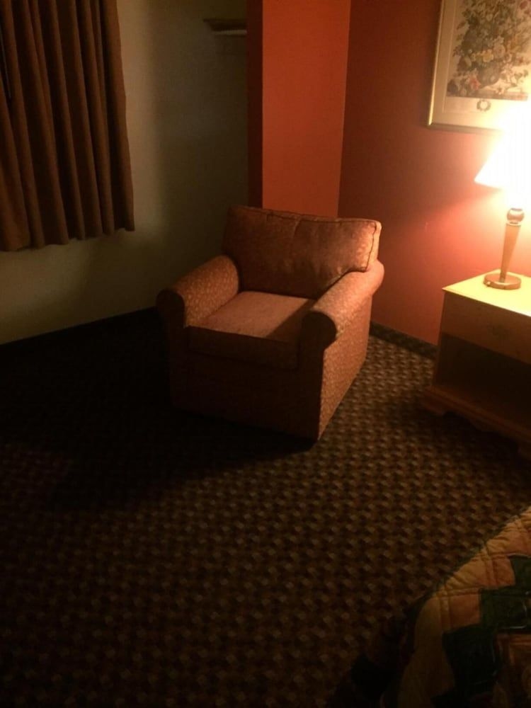 Luxury Inn & Suites Lincoln2