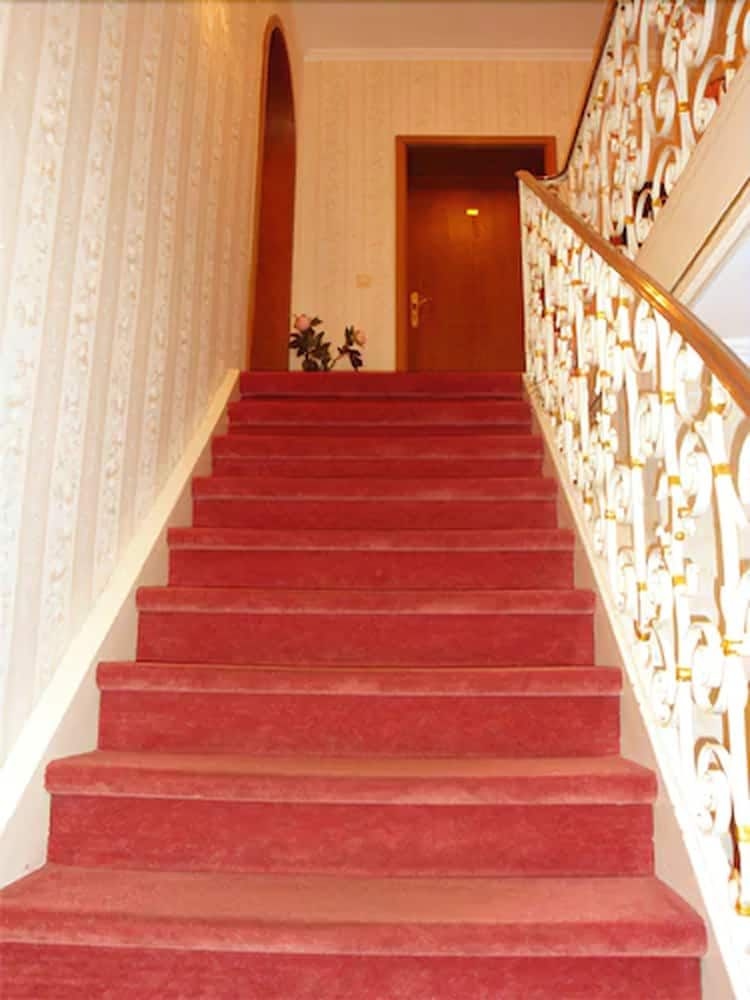 Hocher Hotel & Cafe1