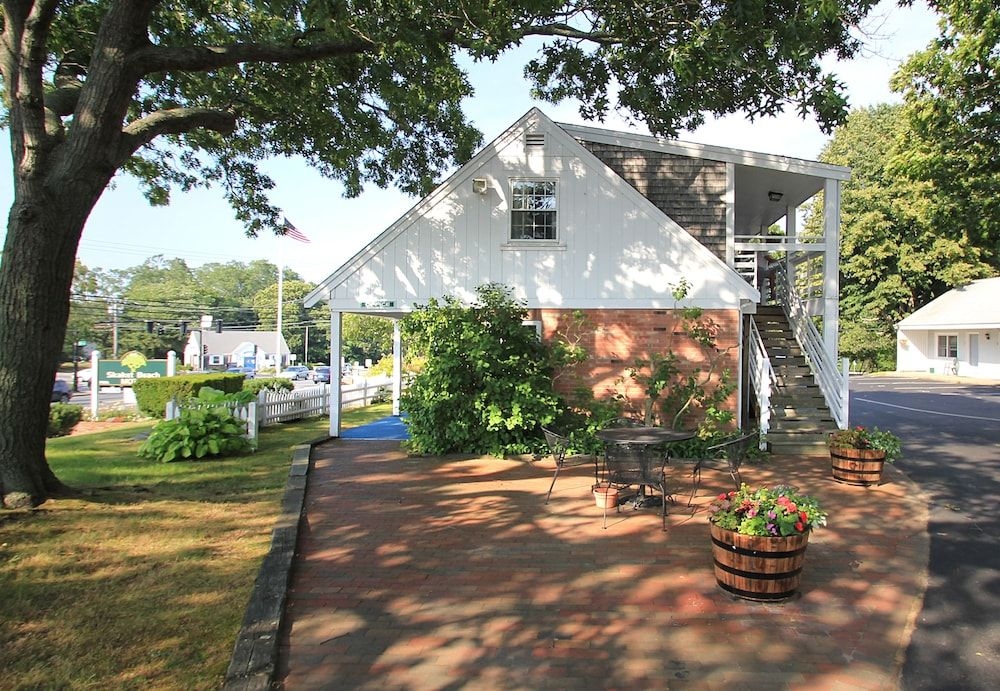 Skaket Beach Motel0