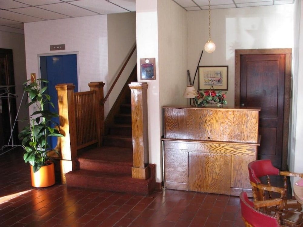Old National Hotel0