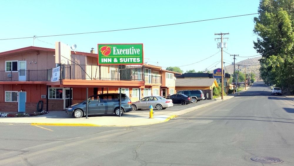 Executive Inn & Suites2
