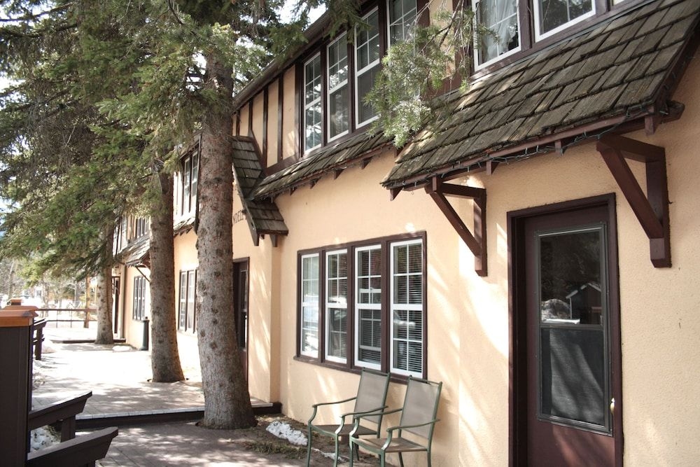 Crandell Mountain Lodge1