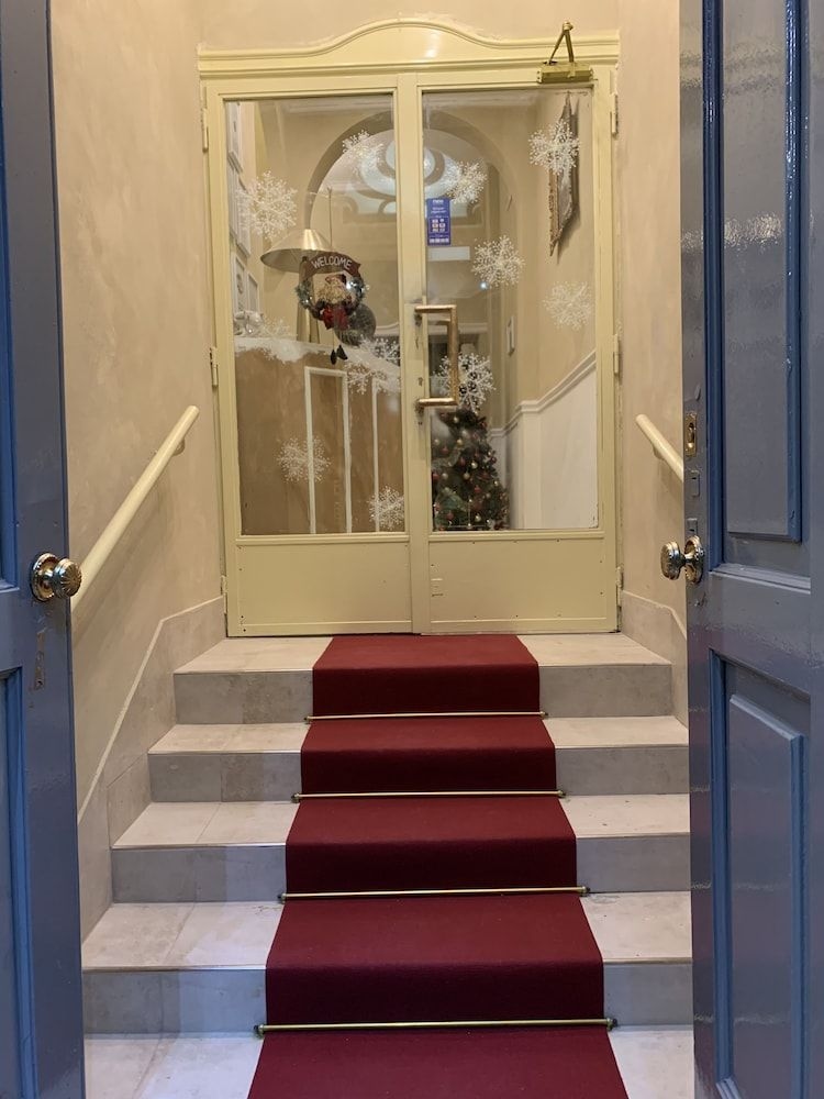 Hotel Calais1