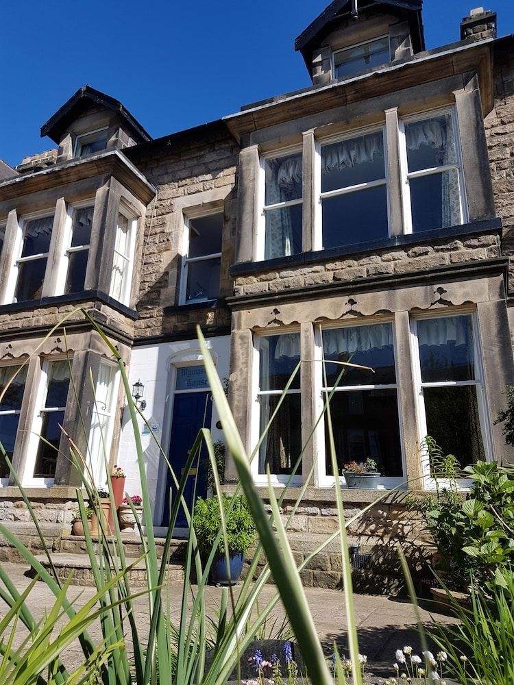 Wynnstay House1