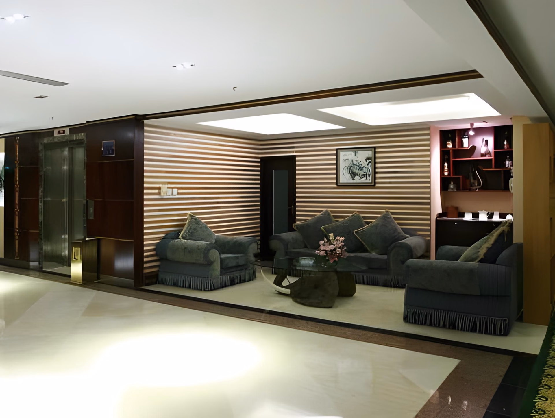 โรงแรมอีโคโนมิค เทรด (Economic Trade Hotel)0