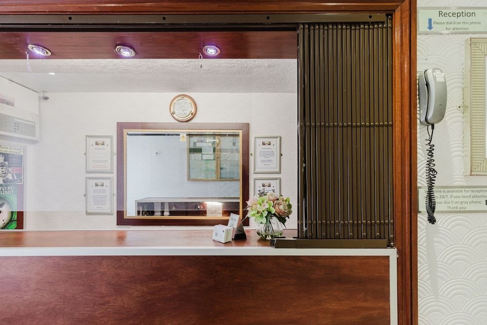 Falcon Hotel4
