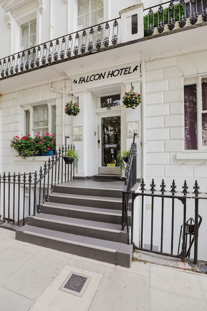 Falcon Hotel3