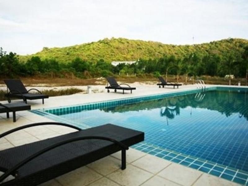 ไวท์ แอท ซี รีสอร์ท (White @ Sea Resort)2