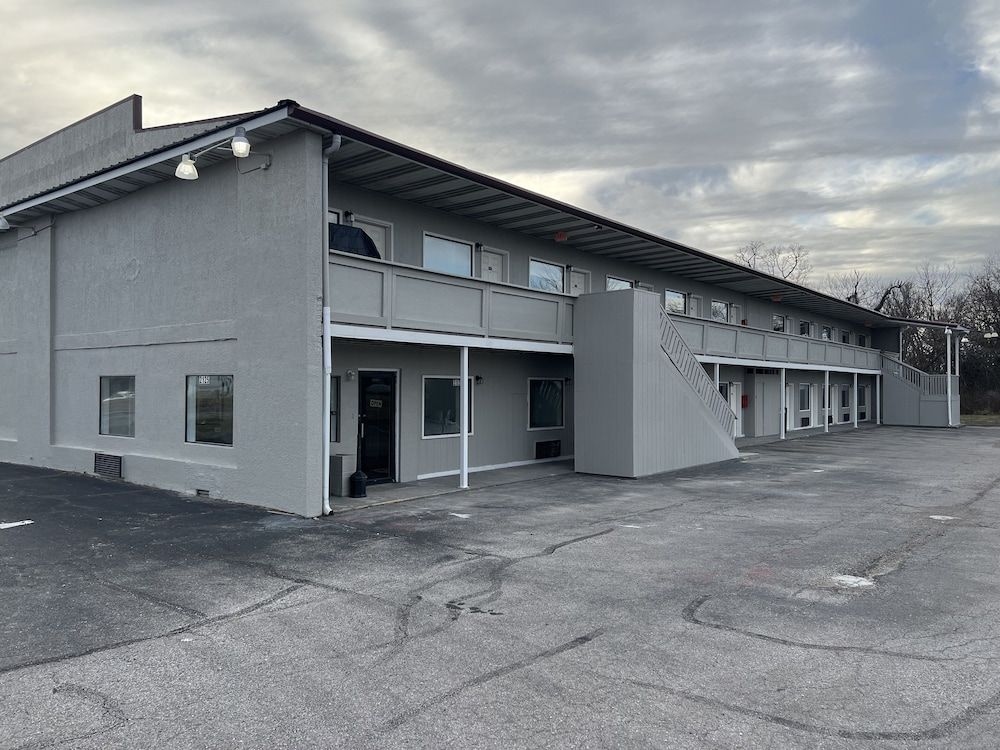 Midwest Inn2