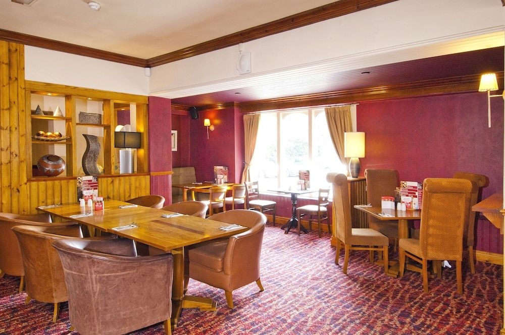 Premier Inn Huddersfield Central4