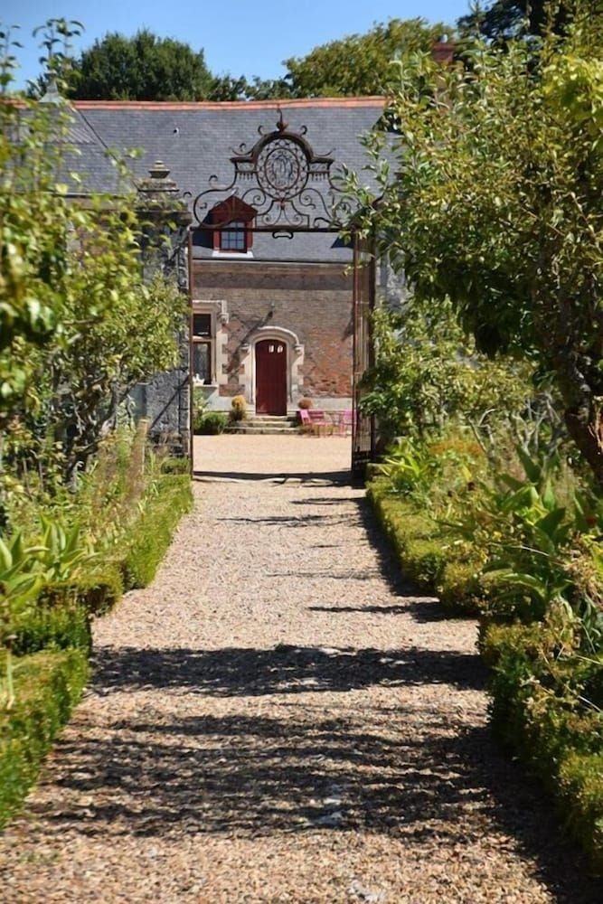 Chateau de Jallanges1
