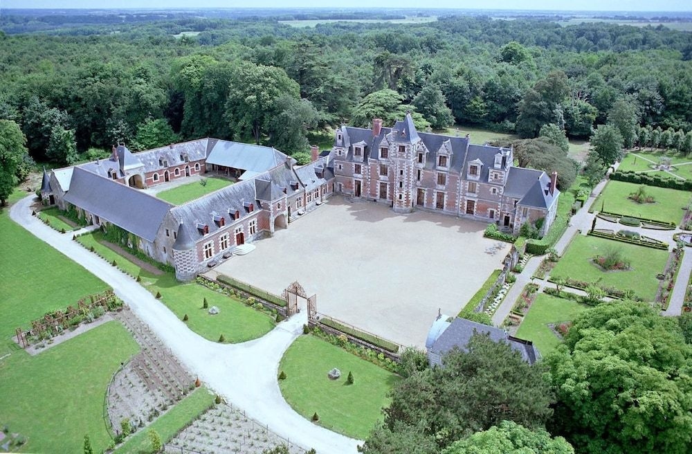 Chateau de Jallanges0