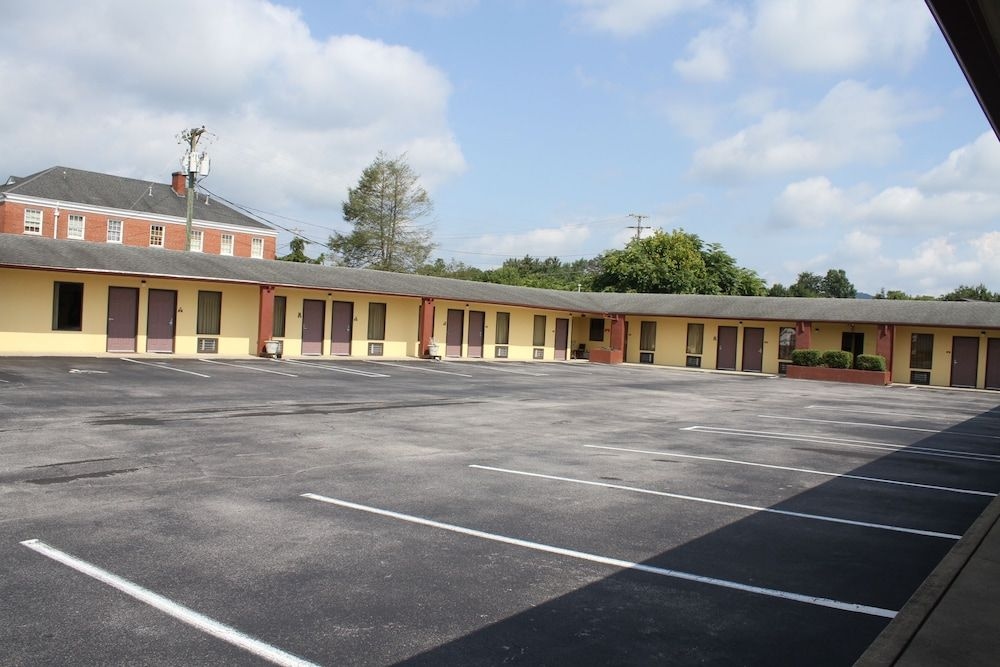 Budget Host Inn Bristol4