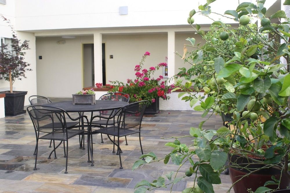 Airport Inn4