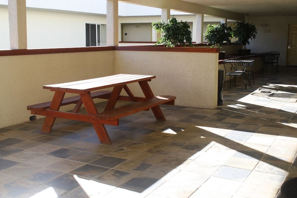 Airport Inn2