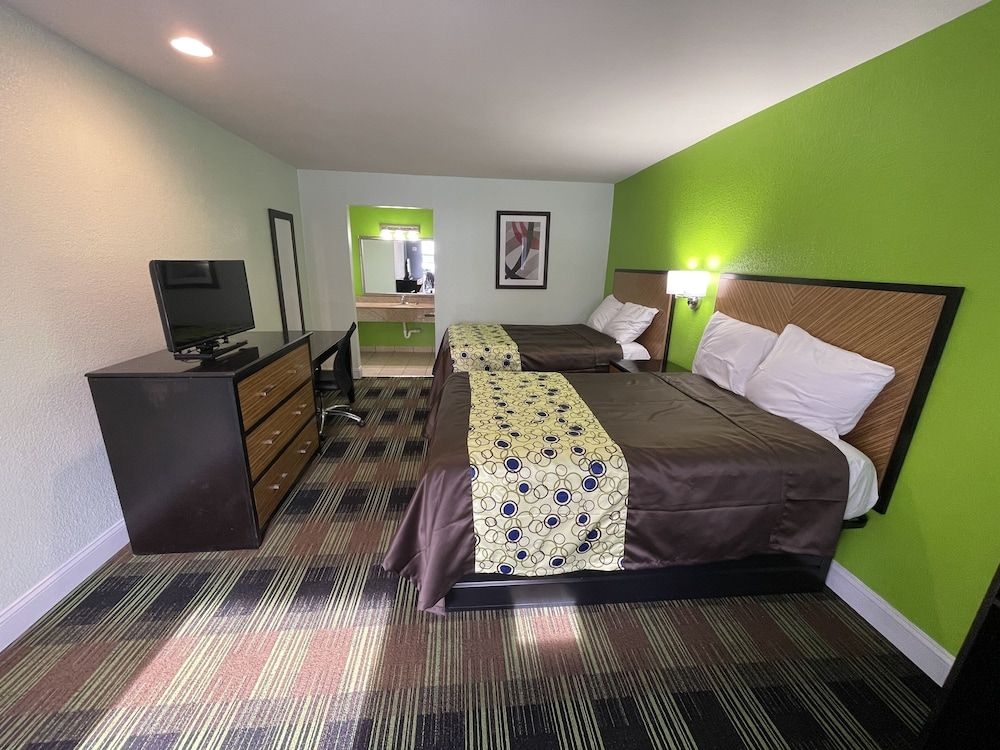 Bowers Hill Inn0