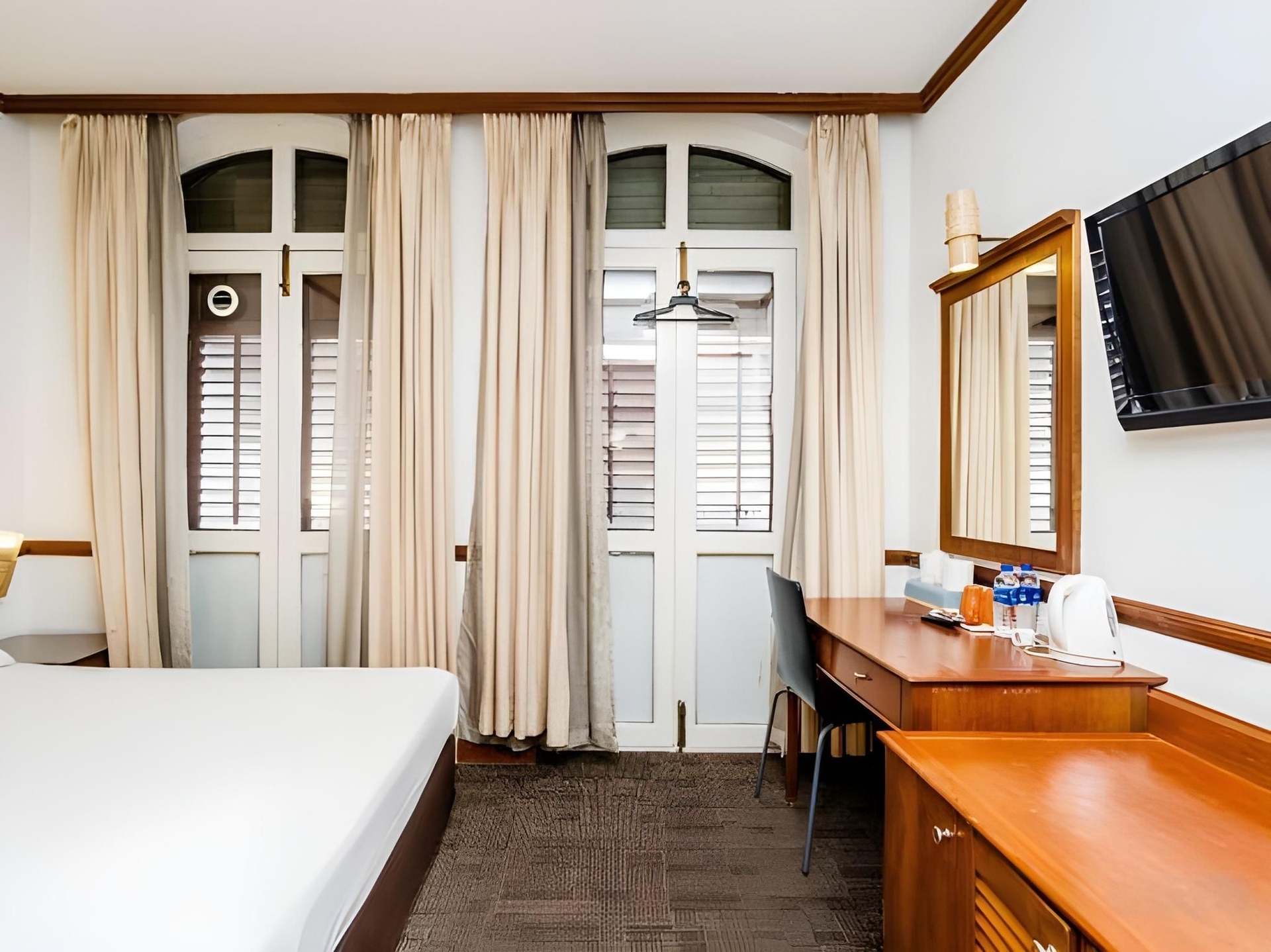 โรงแรมโฟร์วเชนวิว (Four Chain View Hotel)3