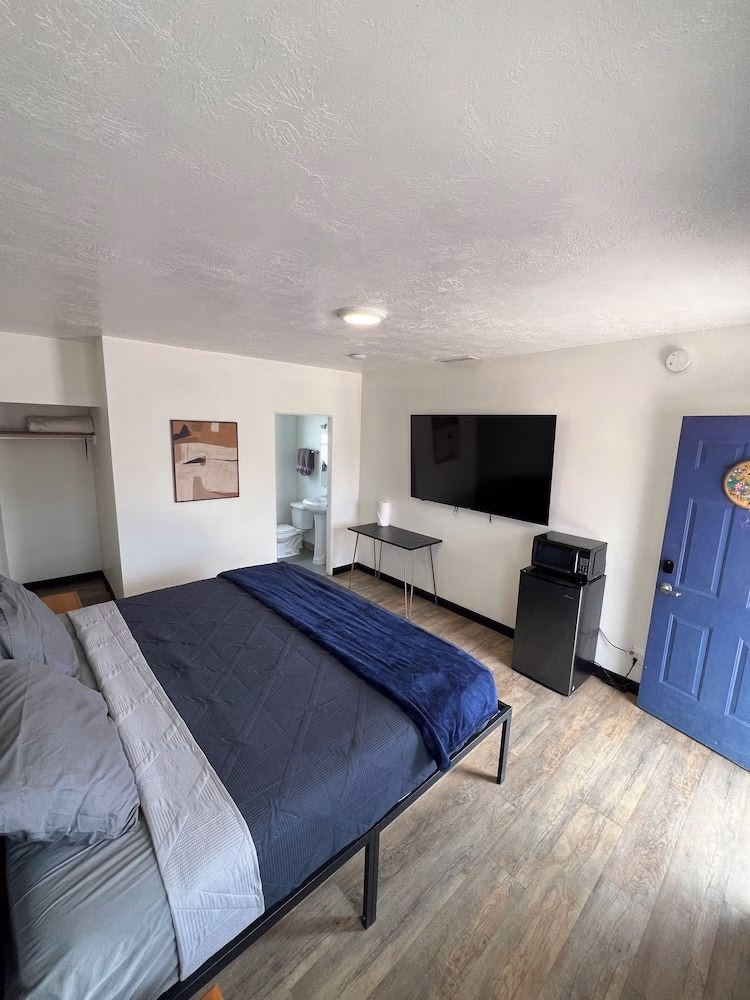 Mac's Motel4