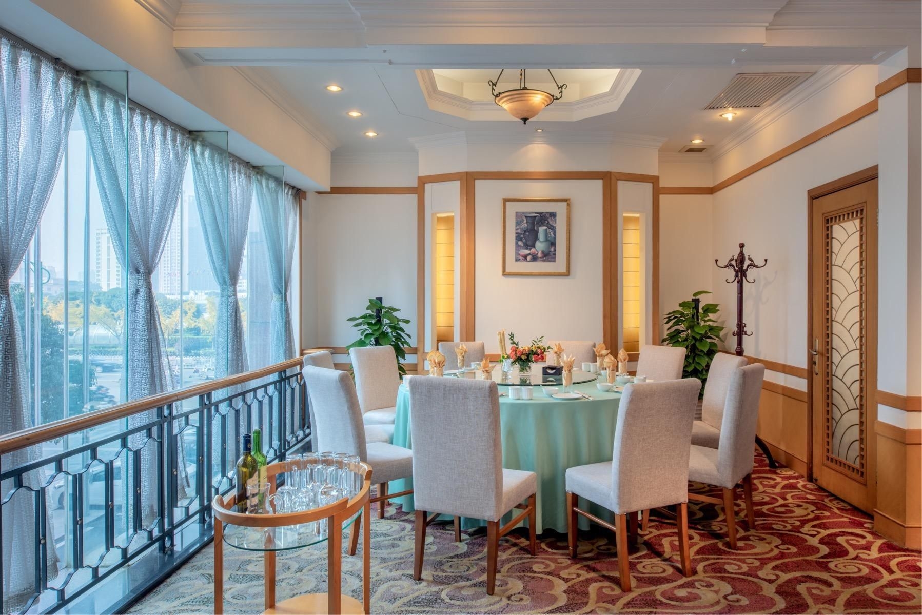 Gold Source Sunshine Hotel1
