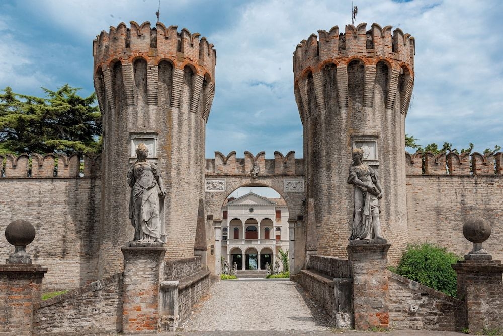 Castello Di Roncade0