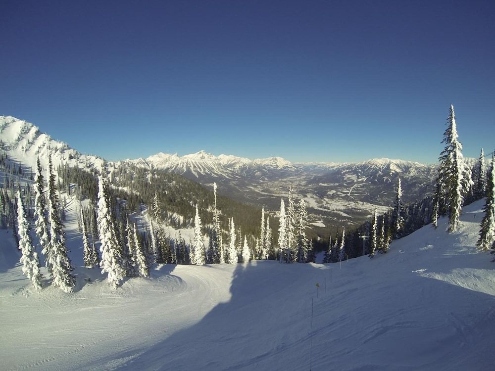Fernie Slopeside Lodge4