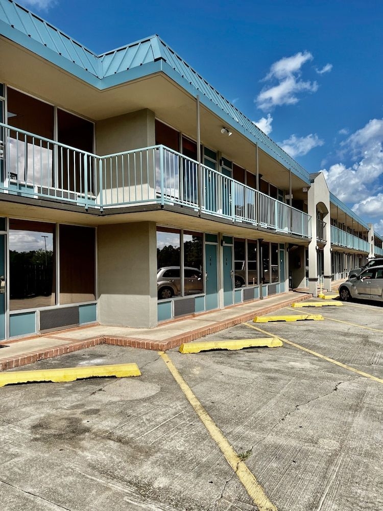 Discovery Inn4