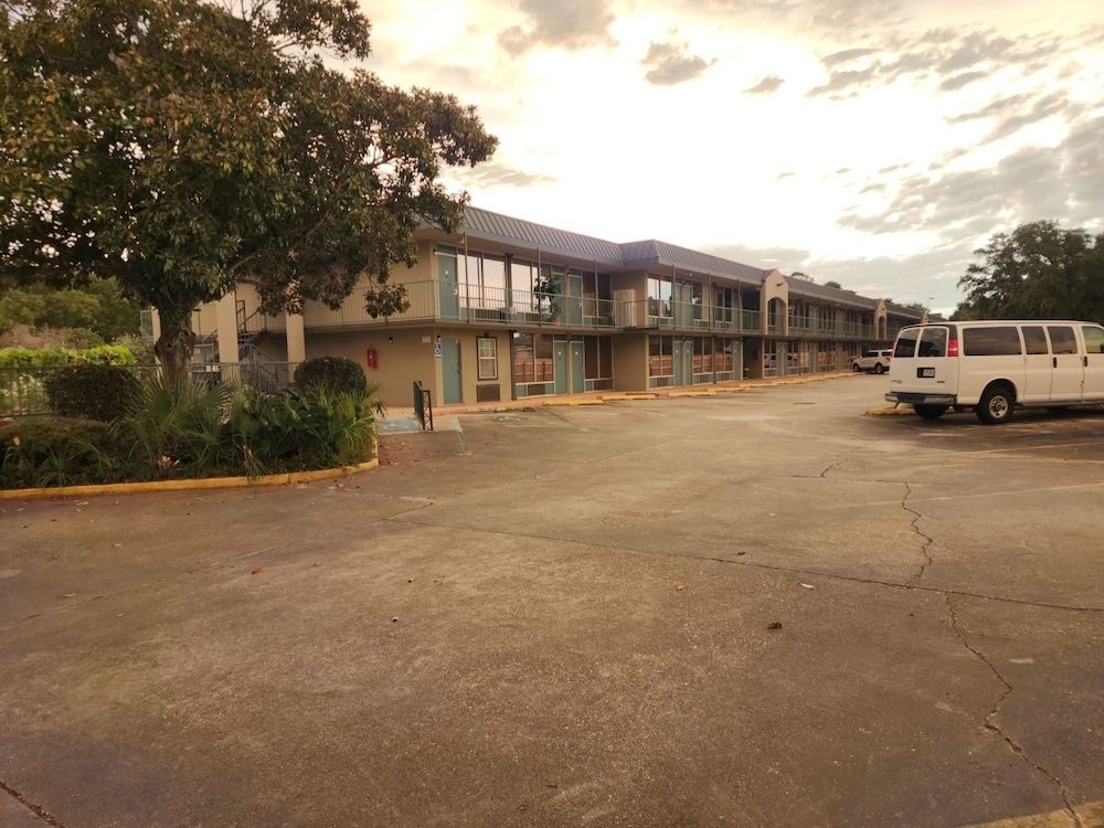 Discovery Inn1