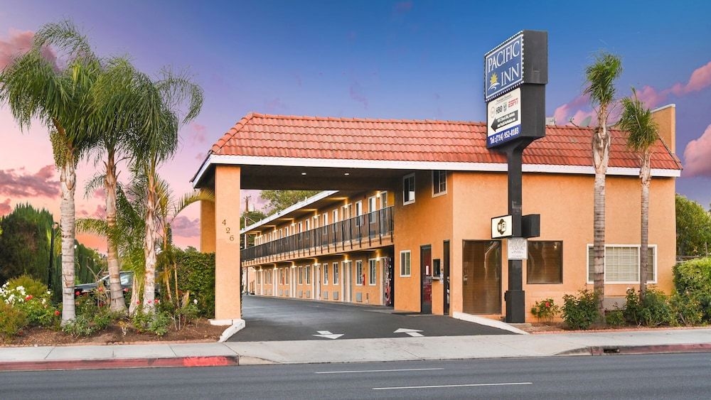 Pacific Inn0