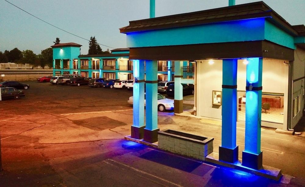 Holiday Lodge0