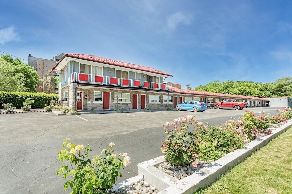 Hamilton Inn0