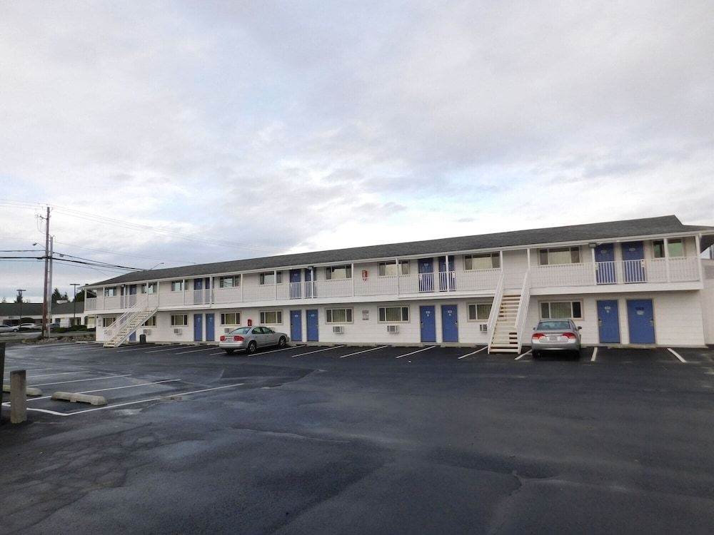 Sterling Motor Inn3