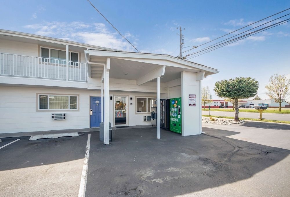 Sterling Motor Inn4