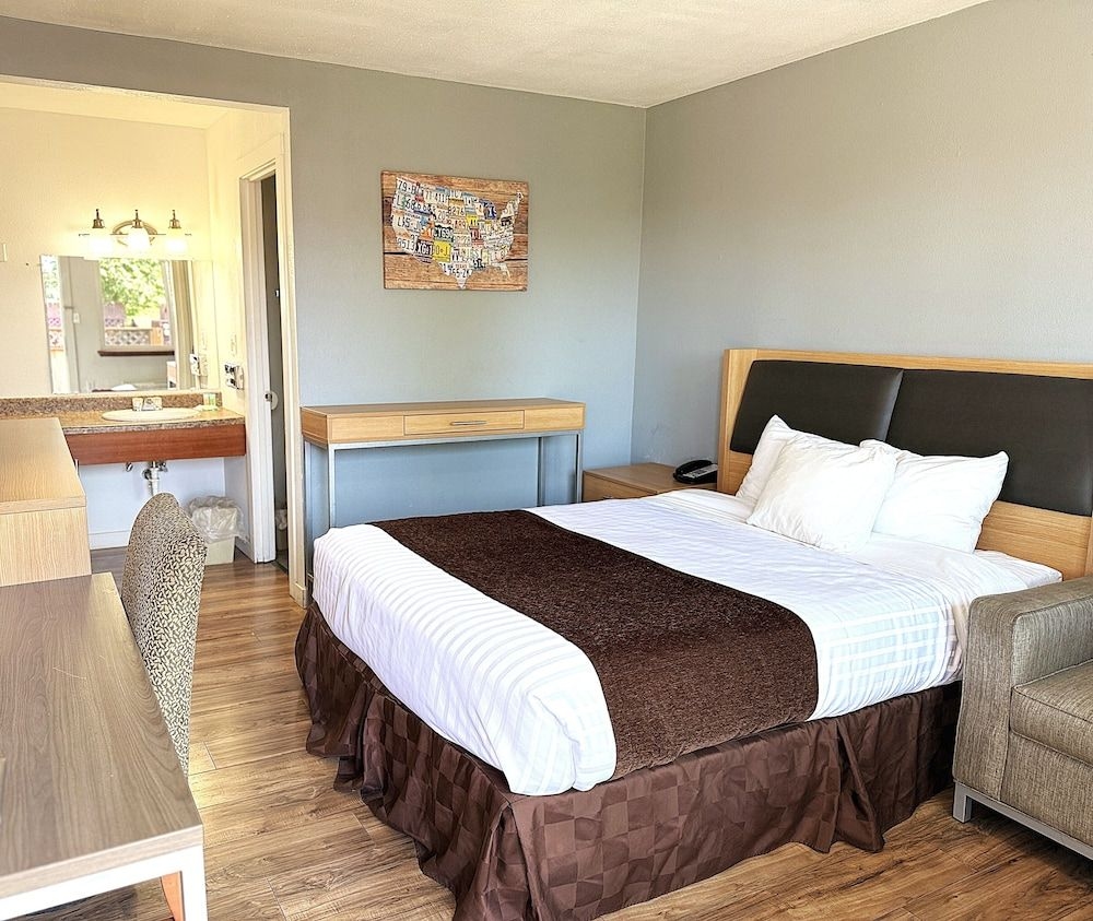 Econo Lodge Chehalis4