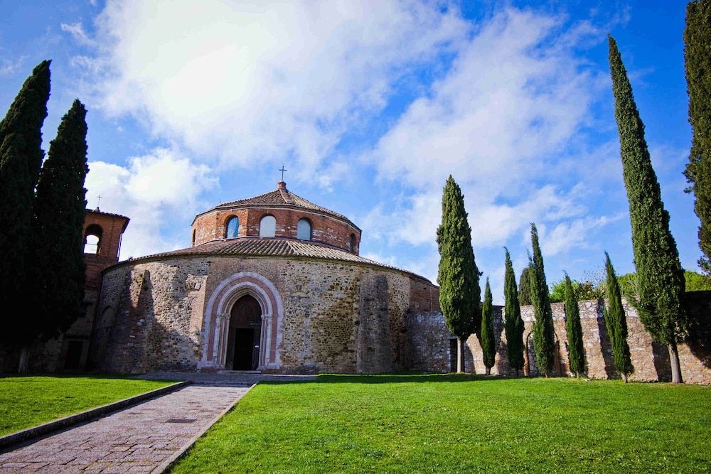 Borgo Hotel La Collina0