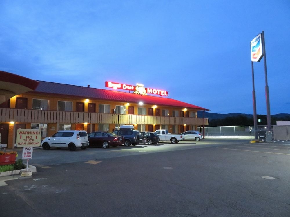 Royal Crest Motel0